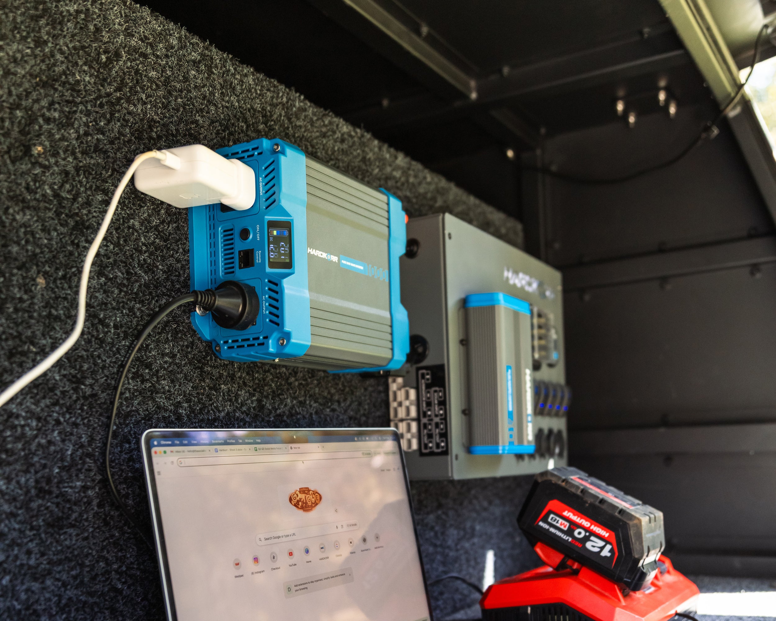 Hardkorr 1000W Inverter