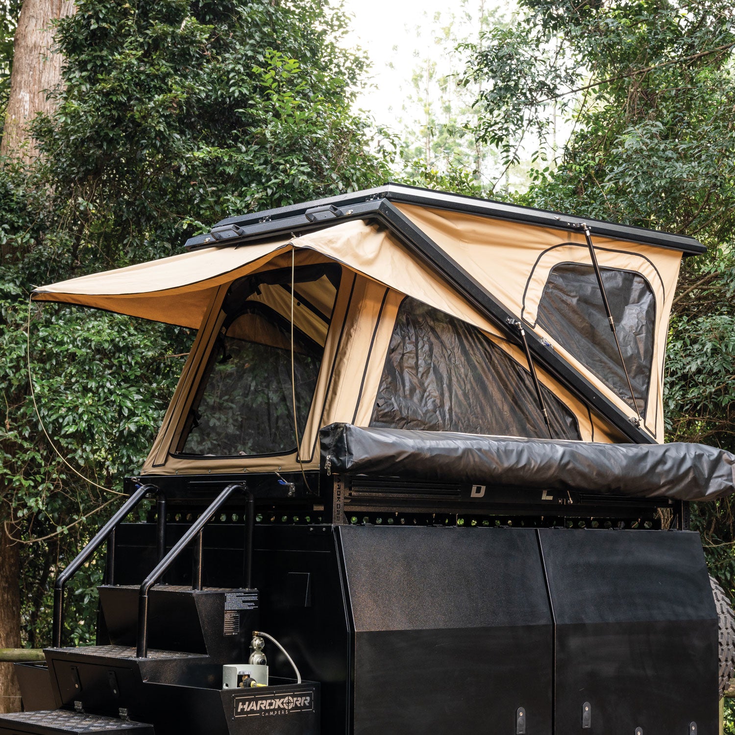 hard tent trailer Shell Roof Top Este refugio solar es Color:Olive Drab / Clear supplier=Premium Incentive Sales Buying Guide: Cassettes For
